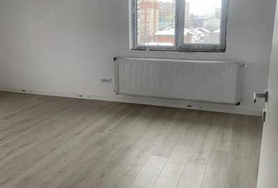 Apartament cu 4 camere decomandat în George Enescu - 5