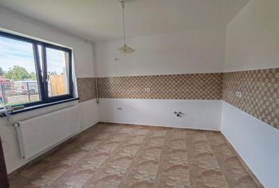 Casă cu 4 camere în Stupini - 4