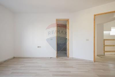 Casă cu 10 camere cu Teren 340 Mp în Florilor - 22