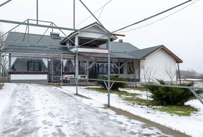 Casă cu 11 camere cu Piscina în Bâcu - 3
