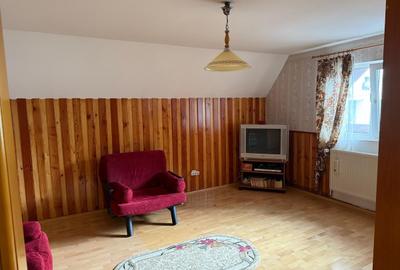 Casă cu 7 camere cu Teren 1300 Mp în Central - 2