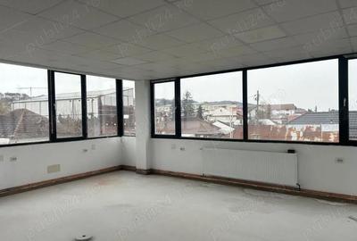 Spațiu comercial, de 180 mp, în Central - 4