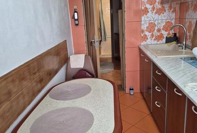 Inchiriez apartament 3 camere - 1