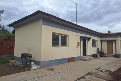 Casă individuală cu 4 camere în Central