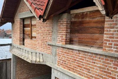 Casă cu 7 camere cu Teren 1400 Mp în Central - 6