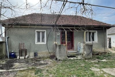 Casă cu 4 camere în Cărăndeni