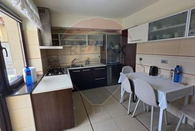 Casă cu 7 camere cu Teren 1371 Mp în Nord-Est - 40