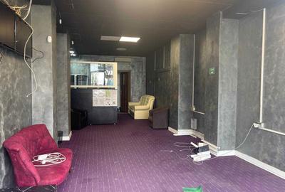 Spațiu comercial, de 45 mp, în Central - 3