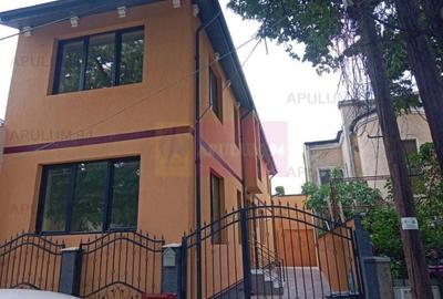 Casă individuală cu 5 camere decomandat cu Canalizare în Vitan Mall - 1