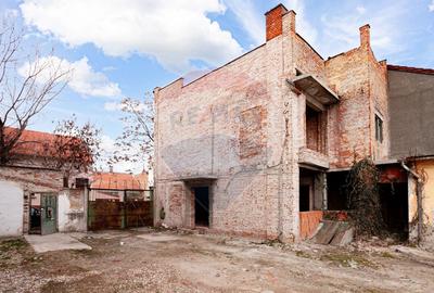 Casă cu 4 camere cu Teren 500 Mp în Central - 6