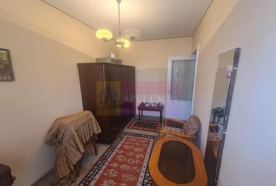 Apartament cu 3 camere de vanzare in Campina - Zona Scoal... - 2
