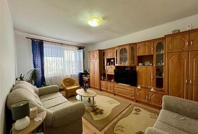 Apartament cu 3 camere decomandat, mobilat în Central
