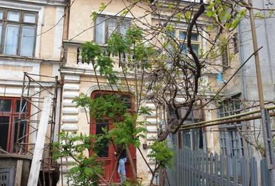 Casă cu 4 camere cu Canalizare în Central - 3