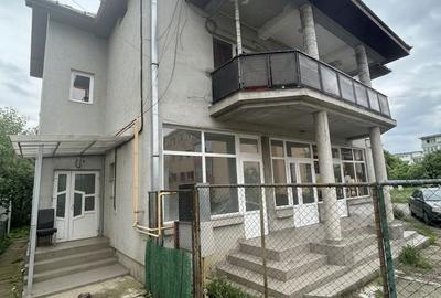 Casă cu 4 camere în Central - 1