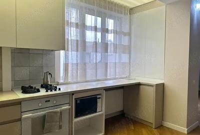 Garsonieră decomandată în Titan