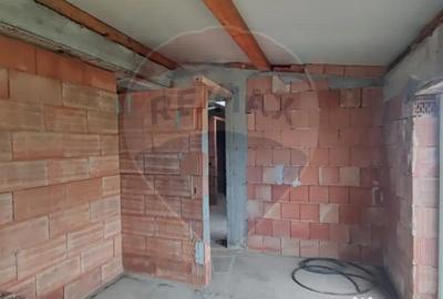 Casă cu 5 camere cu Teren 500 Mp în Oșorhei - 2