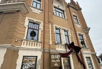 Spațiu comercial, de 1,537 mp, în Central - 4