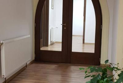 Apartament cu 4 camere semidecomandat în Central - 8