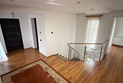 Casă individuală cu 4 camere cu Canalizare în Central - 6