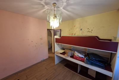 Apartament cu 3 camere, decomandat, zona Dacia - 7