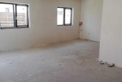 Casă cu 4 camere în Florești