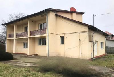 Casă cu 7 camere cu Teren 1023 Mp în Central