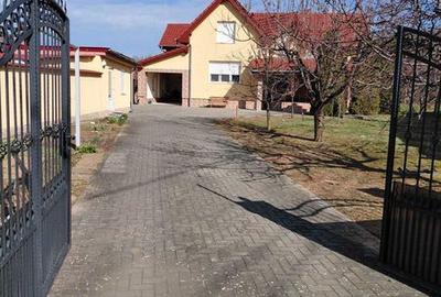 Casă cu 4 camere cu Teren 200 Mp în Ghioroc