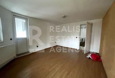 Casă individuală cu 7 camere cu Canalizare în Central - 7