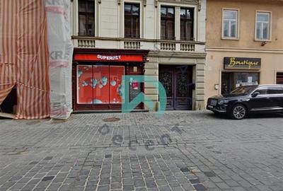 Casă cu 17 camere cu Canalizare în Centrul Istoric