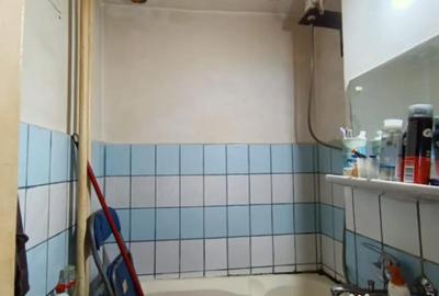 Apartament cu 3 camere semidecomandat în Vest