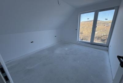 Apartament cu 3 camere semidecomandat în Independenței - 3