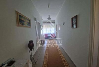 Casă cu 4 camere cu Canalizare în Central - 11