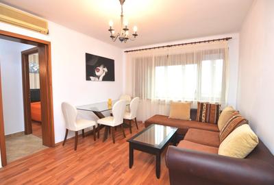 Apartament cu 3 camere semidecomandat în P-ța Victoriei