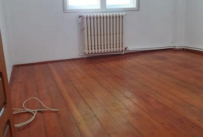 Apartament cu 3 camere decomandat în Uiești - 7