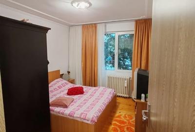 Apartament 4 camere, 2 bai. Blocul este din 1986 parter strada Soldat Croitoru V - 14