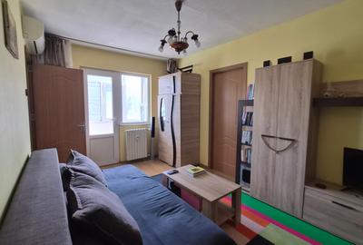 Apartament cu 3 camere semidecomandat în Tomis Nord