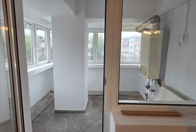 Apartament cu 3 camere decomandat în Energiei - 8