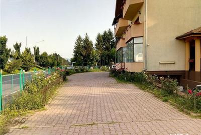 Spațiu comercial, de 300 mp, în Central - 4