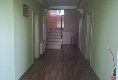 Casă cu 4 camere în Central - 3