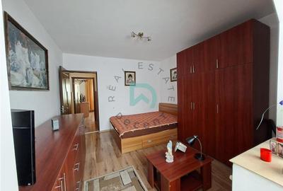 Apartament cu 3 camere decomandat în Dârste - 2