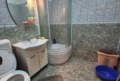 Apartament cu 3 camere semidecomandat în 1 Decembrie 1918 - 12