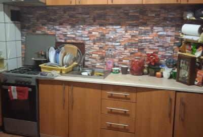 Casă individuală cu 7 camere cu Canalizare în Titulescu - 7