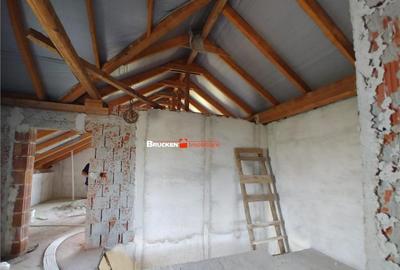 Casă cu 5 camere cu Teren 4316 Mp în Petreu - 10