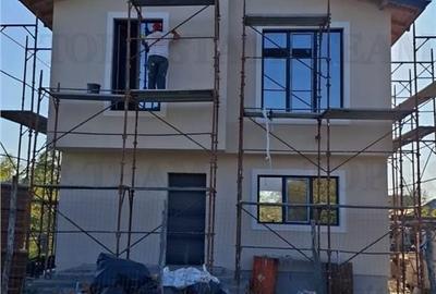 Casă cu 4 camere în Postăvari - 2