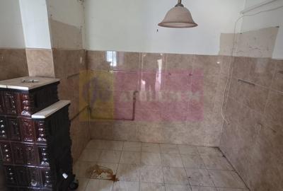 Casă cu 4 camere în Central - 2