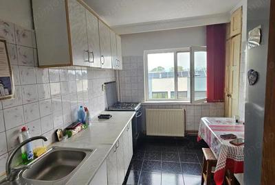 De vanzare apartament 3 camere, Prudu Complex 2 - 3