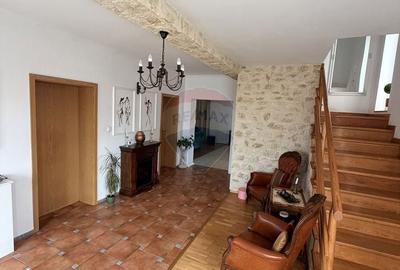 Casă cu 5 camere cu Teren 999 Mp în Central - 5