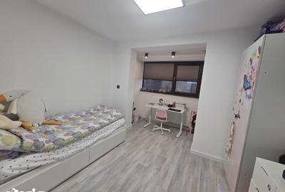Casă cu 3 camere cu Teren 232 Mp în Central - 2