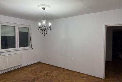Apartament cu 3 camere semidecomandat în Central - 6