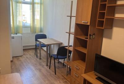 Garsonieră decomandată în Central - 2